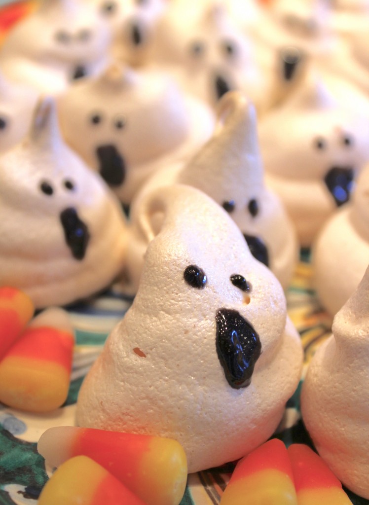 How to Make Halloween Ghost Meringues